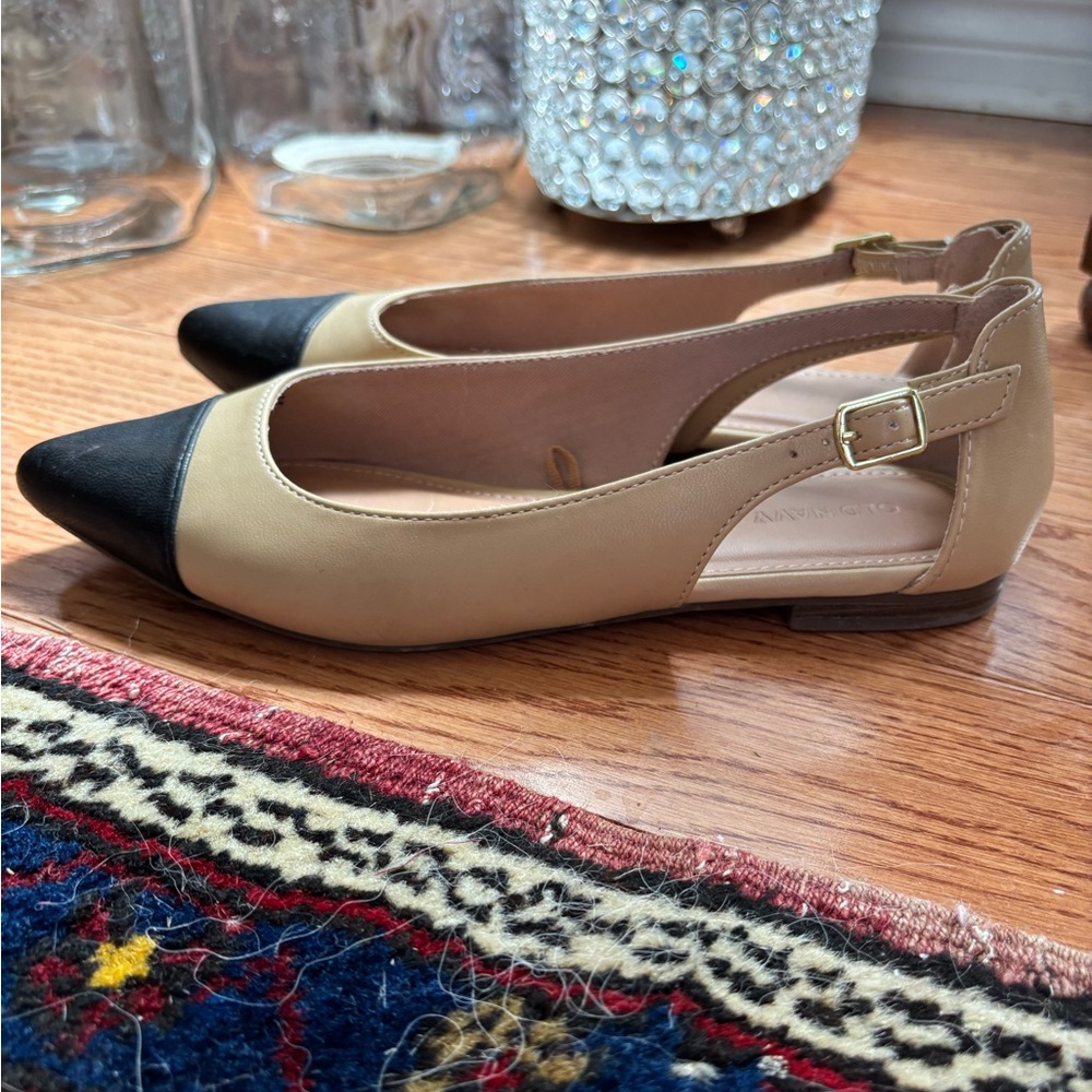 Old Navy Black and Cream Pointed Toe Flats